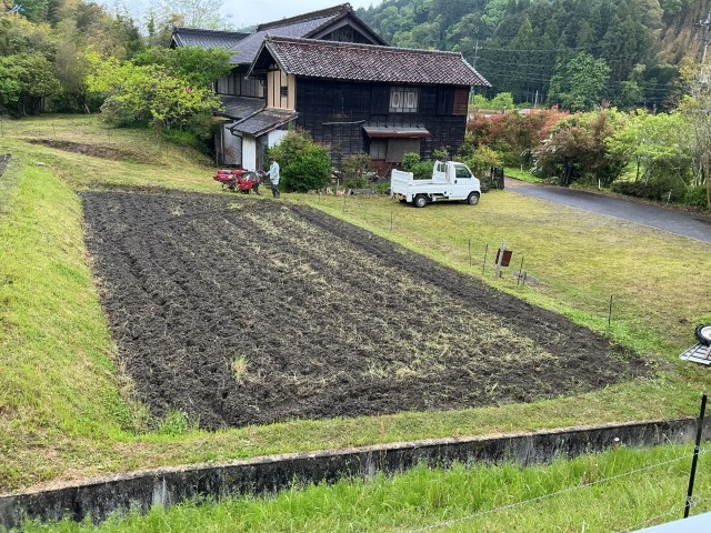 耕運機を使った田んぼ