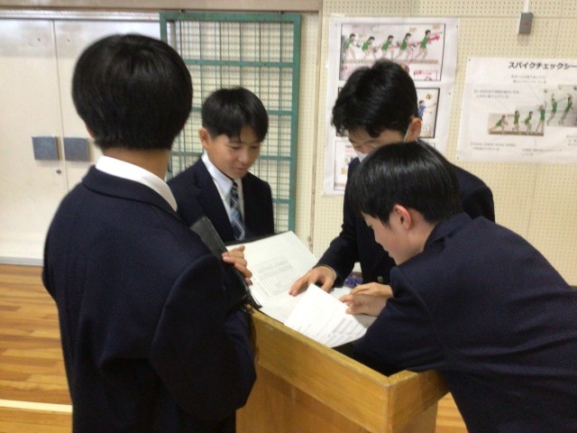 生徒会執行委員による会議