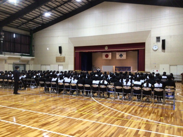 卒業式練習の目標を語る代表生徒