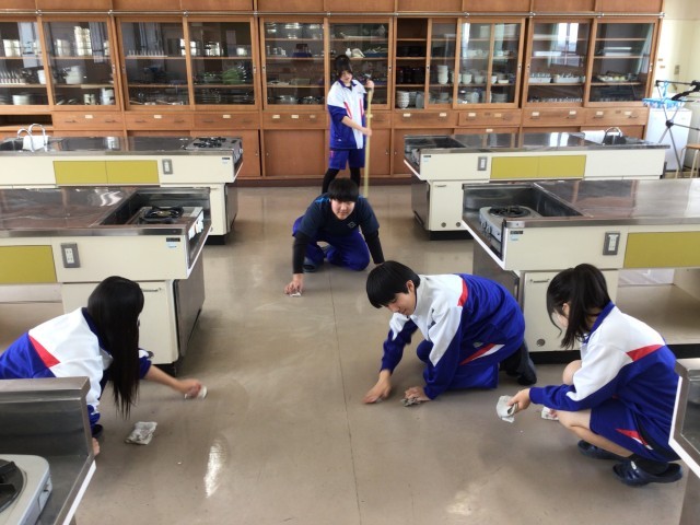 床がピカピカに