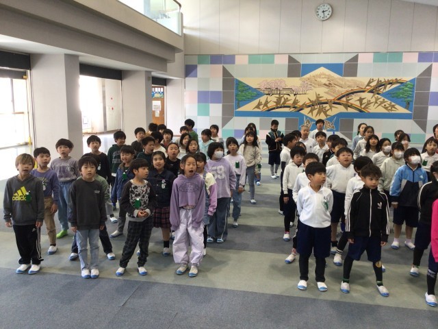 校歌を歌いました①