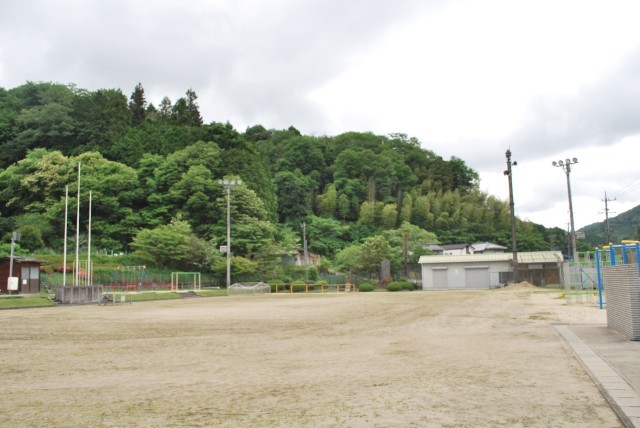 御蔵小学校のグランドです！