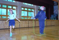 準備運動の縄跳びです。