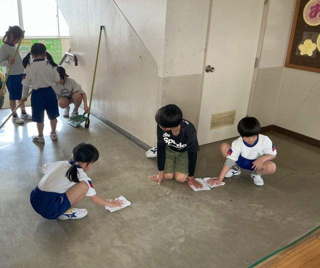 階段のほうきや雑巾