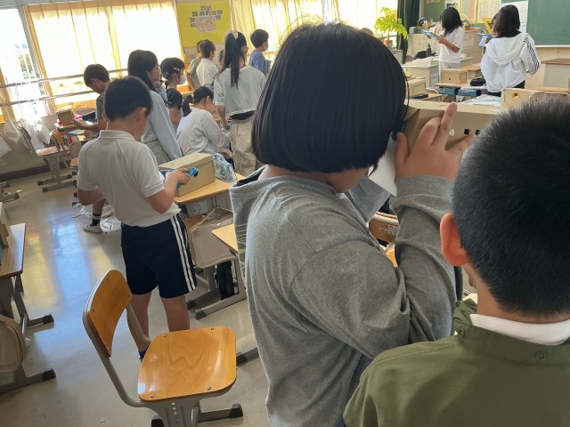 図工「のぞいてみると」