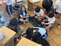 身長が伸び、裾上げしている様子