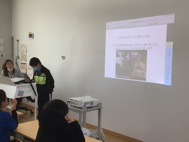 クラスのみんなの前で