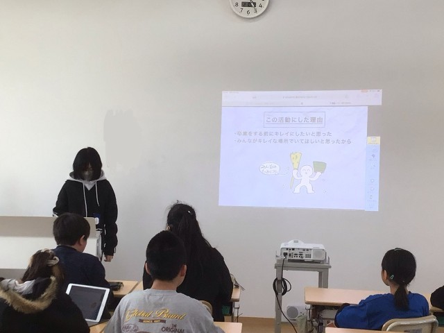 クラスのみんなの前で