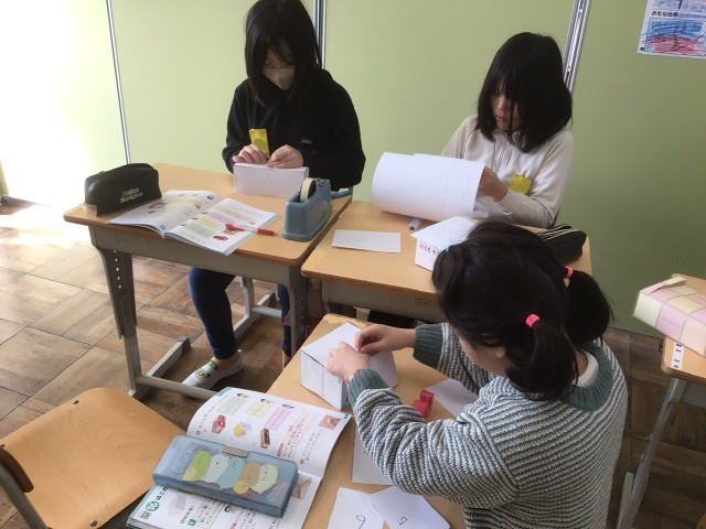 切り取った面を箱の形に合わせて