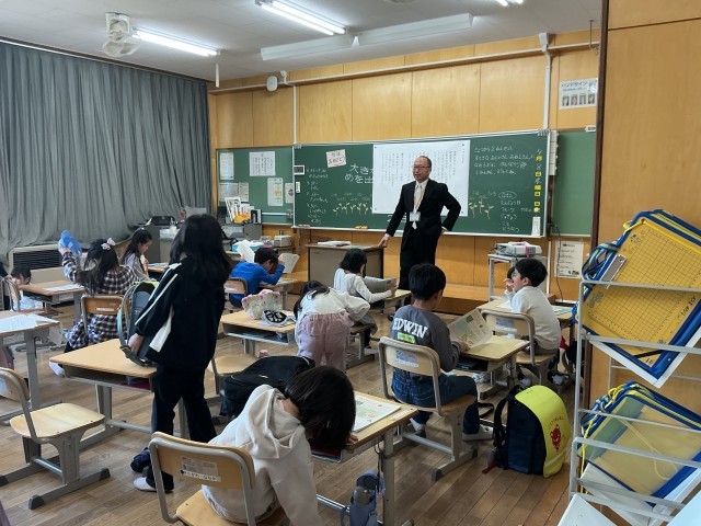 ２年生　学級びらきの様子