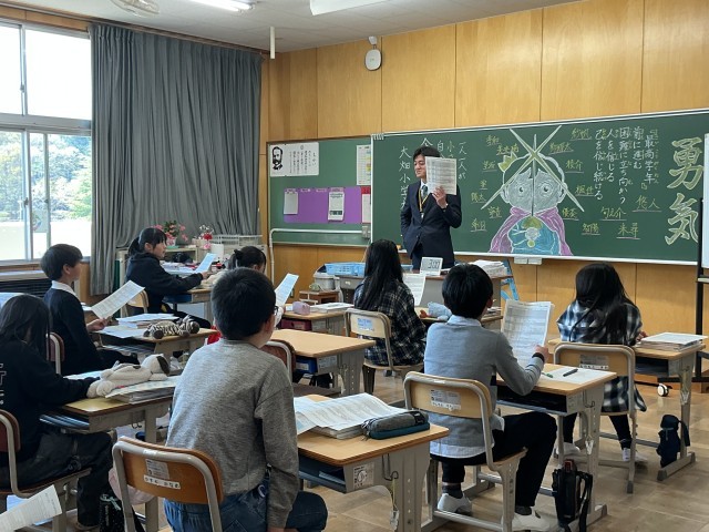 ６年生　学級びらきの様子