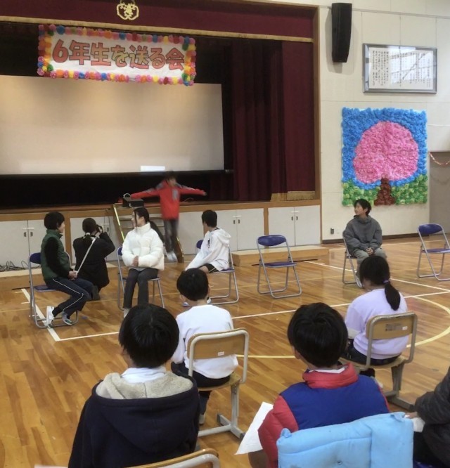 1人ずつ紹介されて、登場