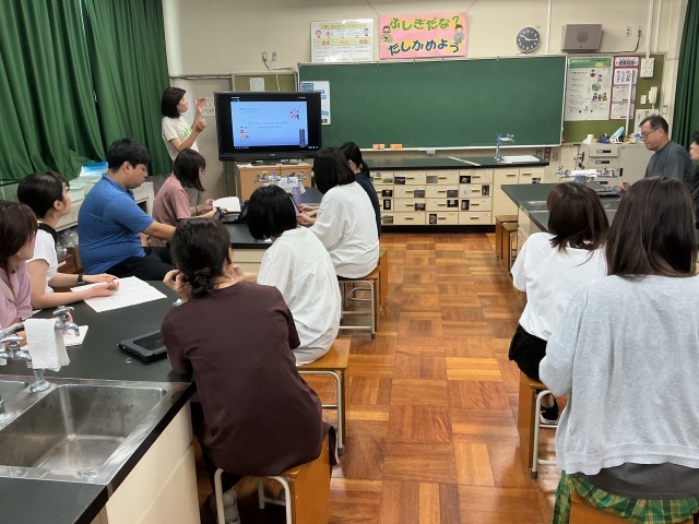 動画研修の様子